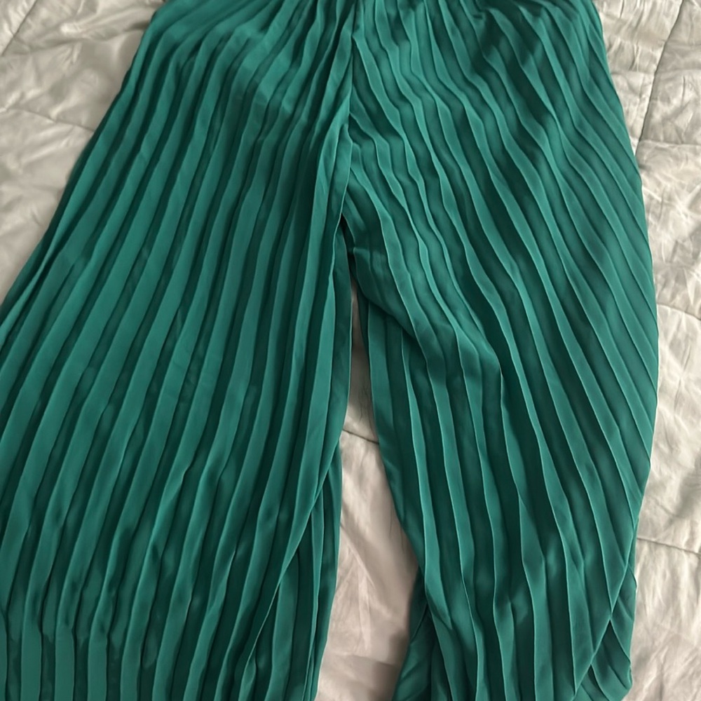 Elegant Green Pleated Women's Pants
